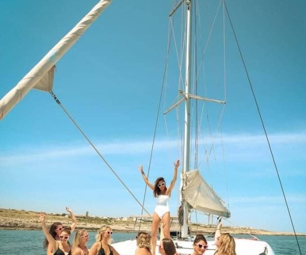 catamarano-a-vela-a-polignano-a-mare-lagoon