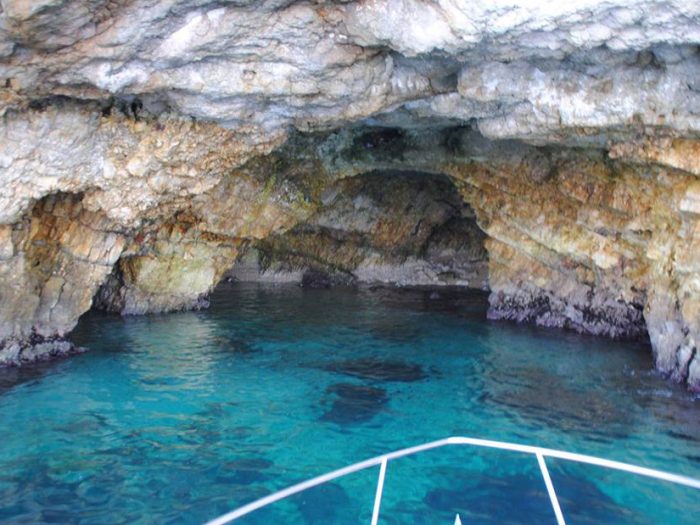 RENT-ME-Escursione-Gita-in-barca-Grotta-Azzurra-Polignano-a-Mare