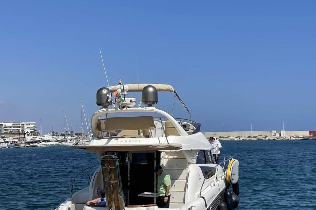 YACHT-A-MOTORE-NOLEGGIO-BARCHE-POLIGNANO-MONOPOLI7