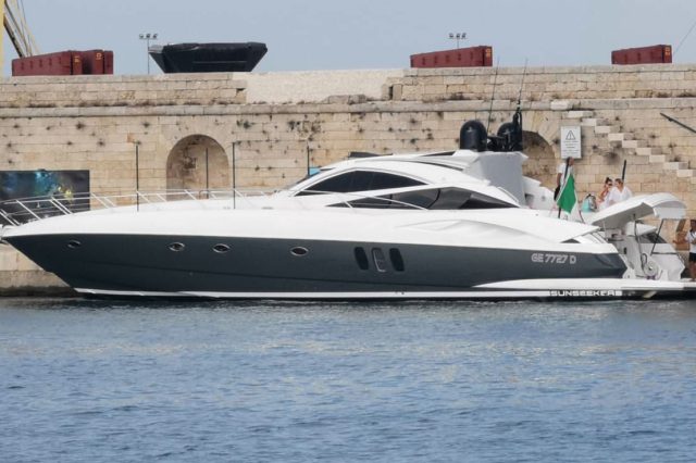 YACHT-A-MOTORE-NOLEGGIO-BARCHE-POLIGNANO-MONOPOLI7