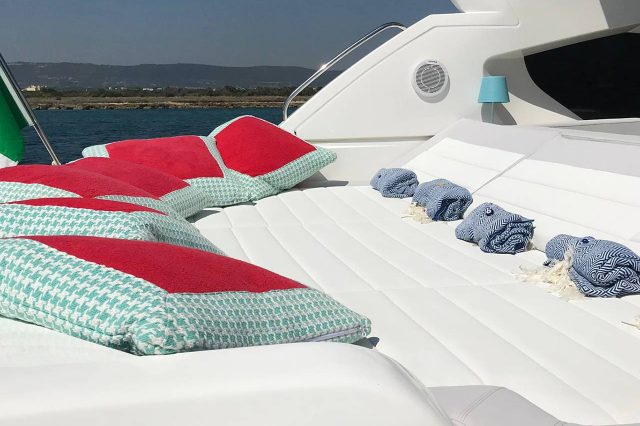 YACHT-A-MOTORE-NOLEGGIO-BARCHE-POLIGNANO-MONOPOLI7