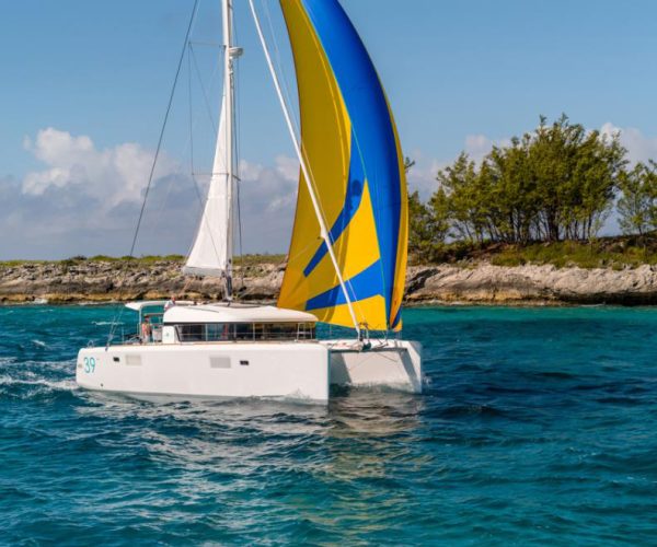 catamarano-a-vela-a-polignano-a-mare-lagoon